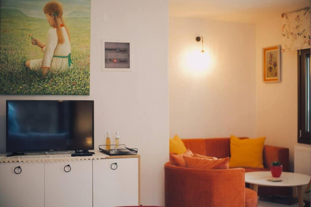 Το Σπίτι Της Ευτυχίας Στούντιο Apartment Karpenísion Екстериор снимка