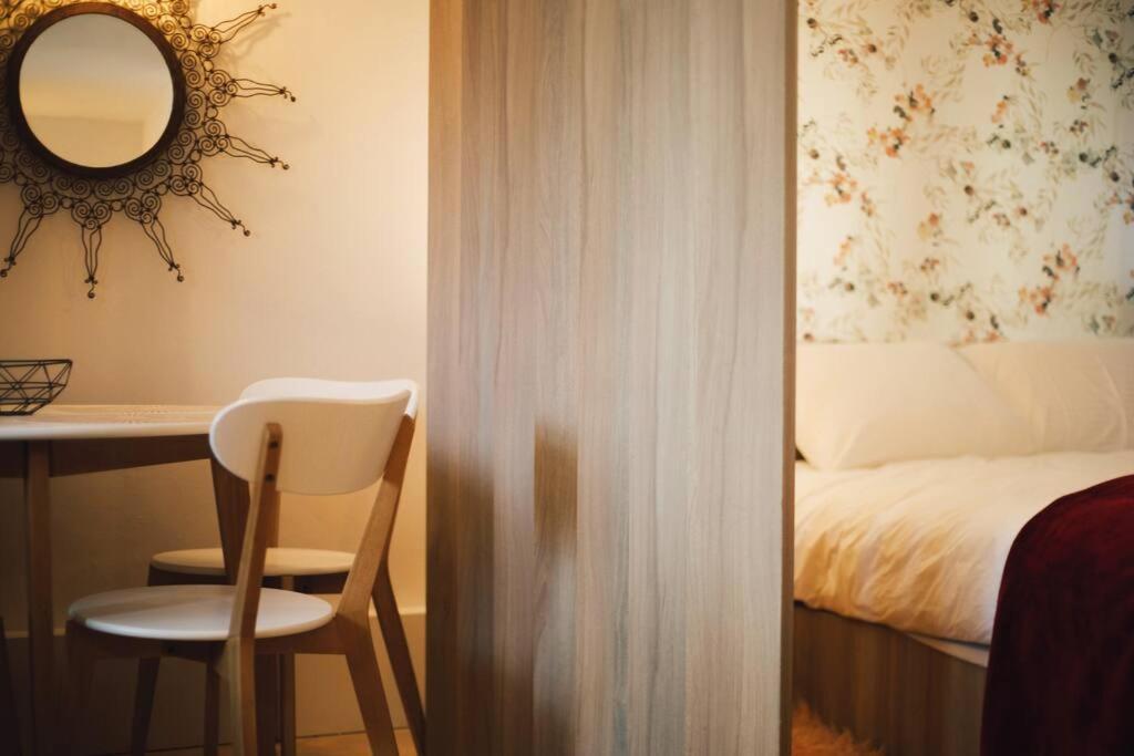 Το Σπίτι Της Ευτυχίας Στούντιο Apartment Karpenísion Екстериор снимка