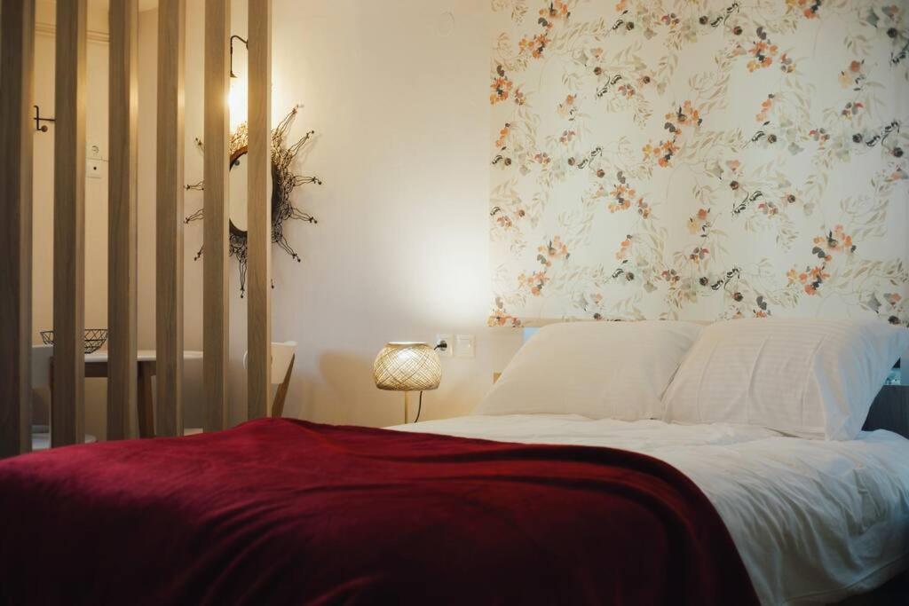 Το Σπίτι Της Ευτυχίας Στούντιο Apartment Karpenísion Екстериор снимка